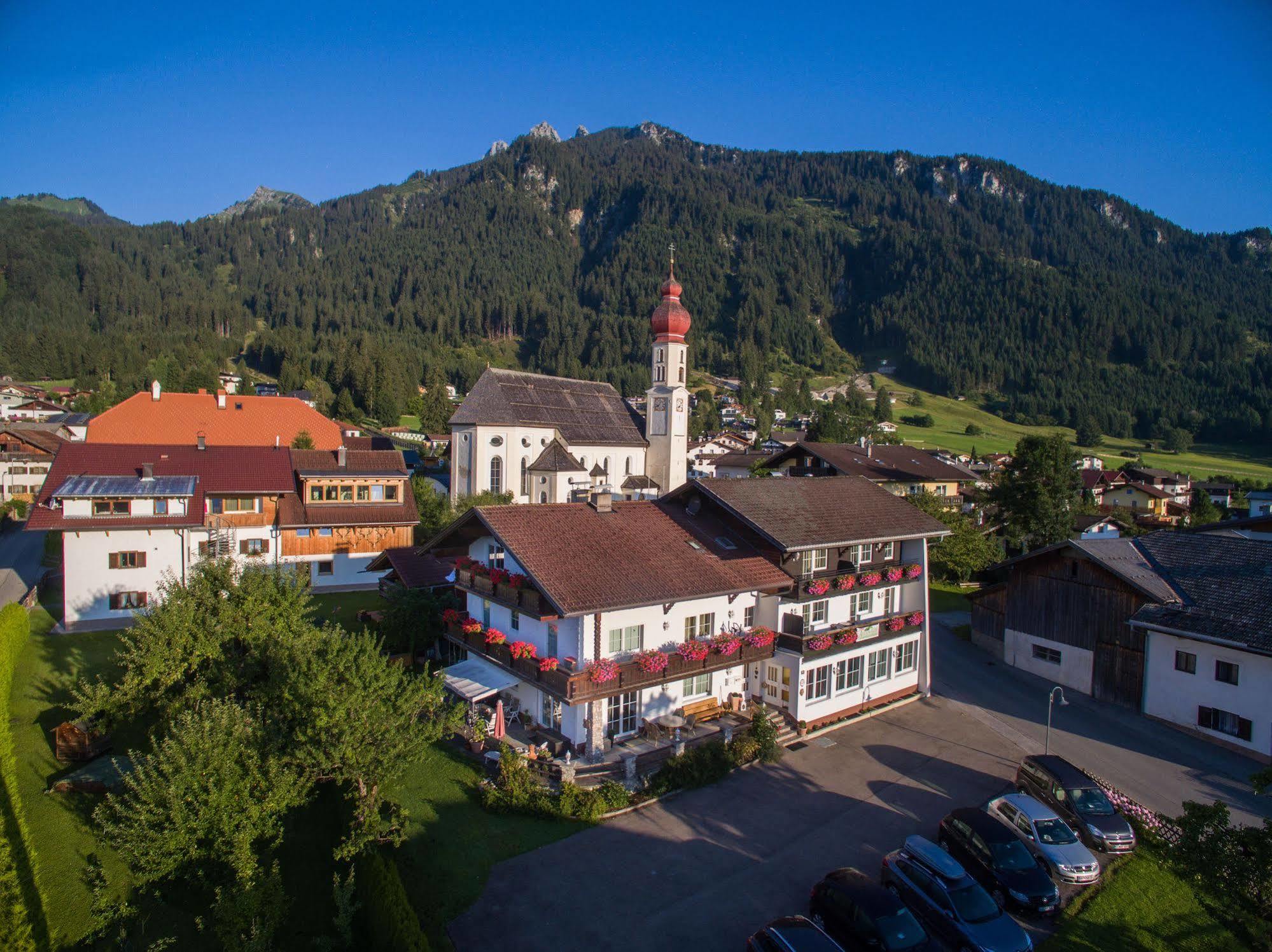 ロイテ Alpenhof Waengleアパートホテル エクステリア 写真